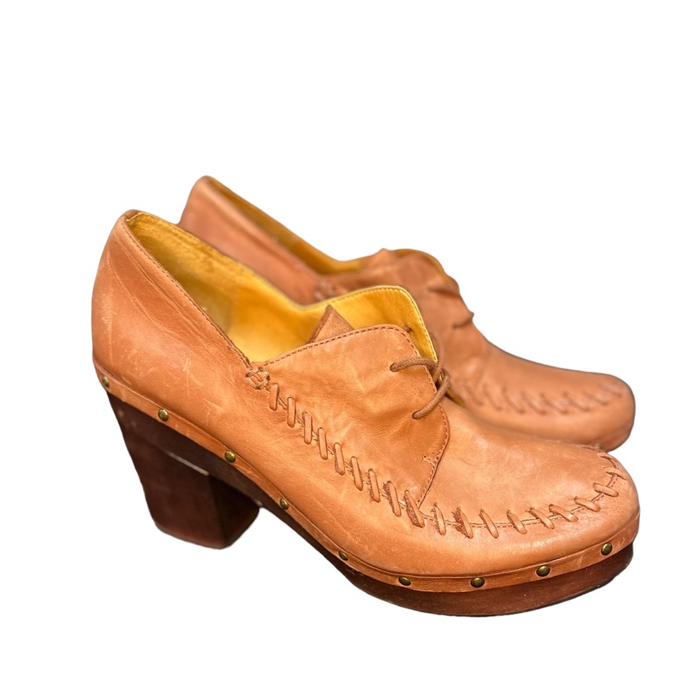 Tan Latigo chunky heels.